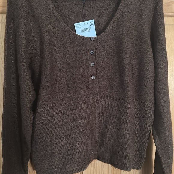 American Eagle Sweater - Picture 2 of 5